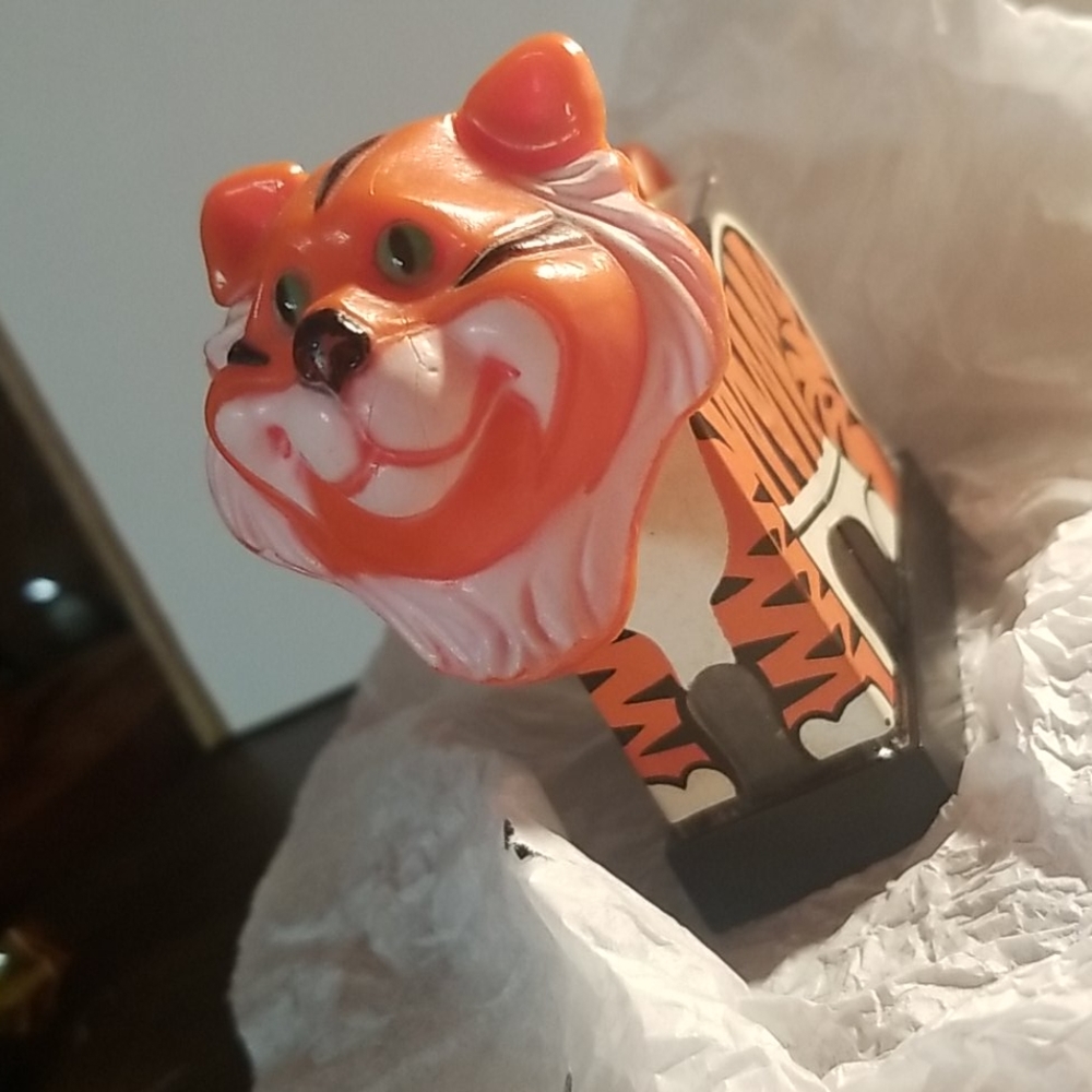 vintage tiger salt and pepper dispenser